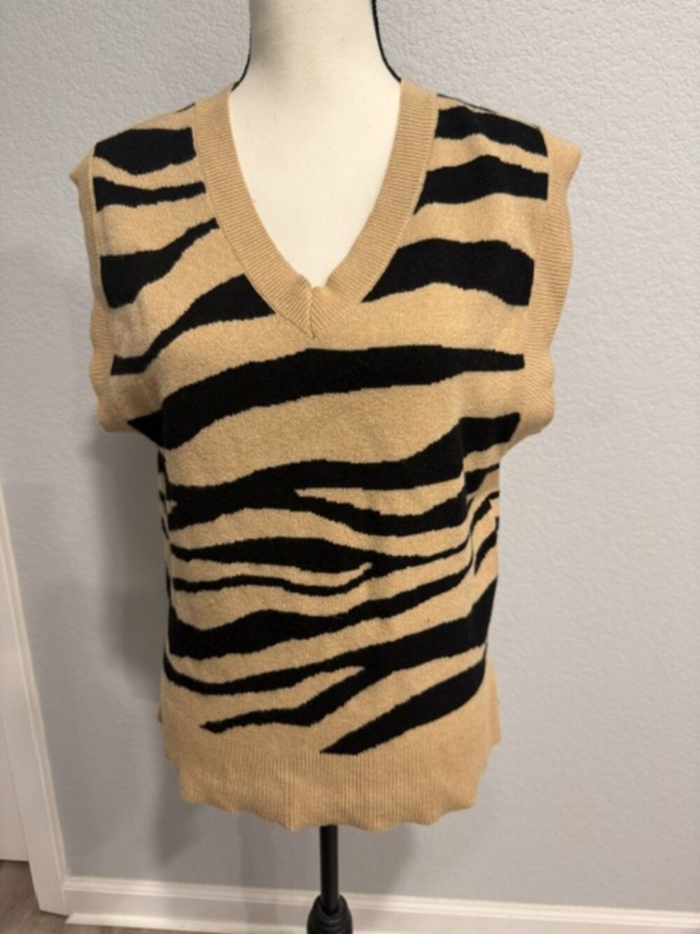 Rafaella - Tan and Black Animal Print V-Neck Sweater Vest Size - Medium